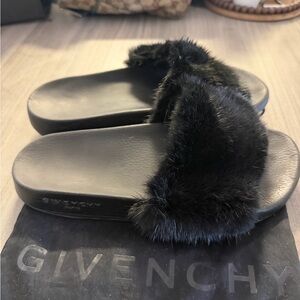 Givenchy Women's Black Plush Slippers